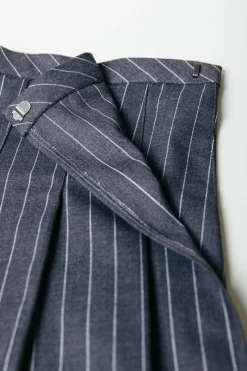 Hot Colourful Rebel Shaline Pinstripe Pleated Skirt | Dark Anthracite Darkanthracite